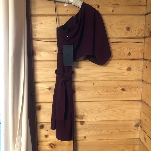 Vesper one shoulder cut out mini dress with tie in burgundy size UK 8, US 4 BNWT - Picture 2 of 3